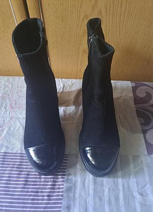 Чоботи жіночі