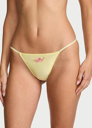 Гладкие трусики стринги victoria's secret с вышивкой