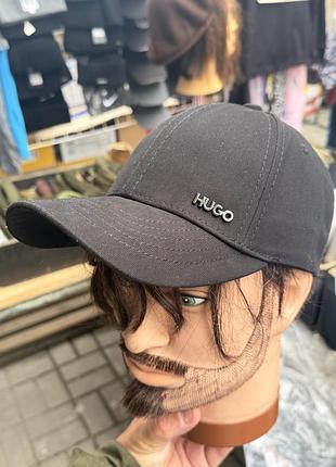 Кепка hugo бейсболка 🧢 блайзер блейзер бейзболка boss коттон котон бавовна з регулятором чорна вентильована дихаюче м/l металеве мале лого збоку