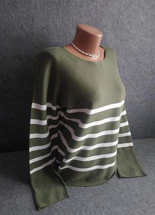 Хлопковый бесшовный джемпер uniqlo  из премиальный линейки 3d knit оливкового цвета в белую полоску