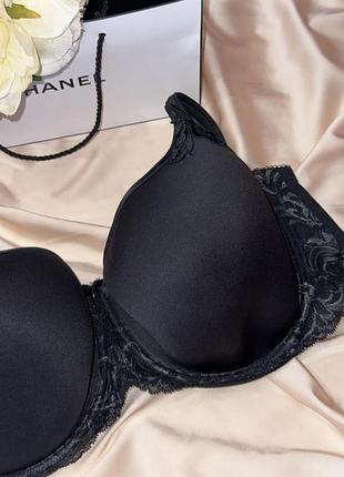 Гладкий базовий бюстгальтер оздоблений мереживом marks and spencer