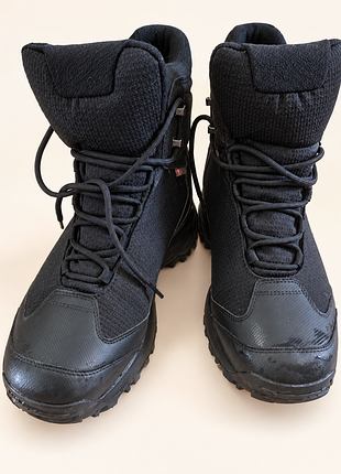 Оригинальные мужские зимние ботинки adidas terrex frozeck high cw cp, артикул ac7838.
размер – 422⁄3;
технология climaproof для защиты от влаги;
