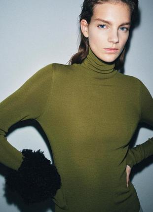 Гольф водолазка zara, премиум качество
100% мягкая, нежная шерсть,размер s, l, xl