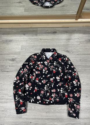Джинсовка moschino jeans оригинал куртка джинсовая черная в цветочек цветочный принт италия коттоновая хлопковая пиджак женская брендовая стильная