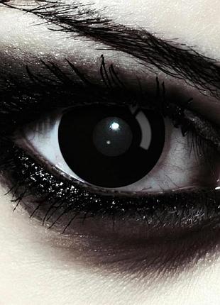 Черные однодневные контактные линзы designlenses balckout декоративные контактные линзы