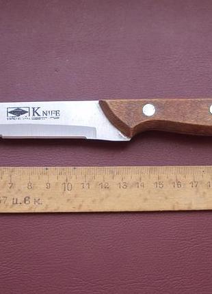 Нож knife.