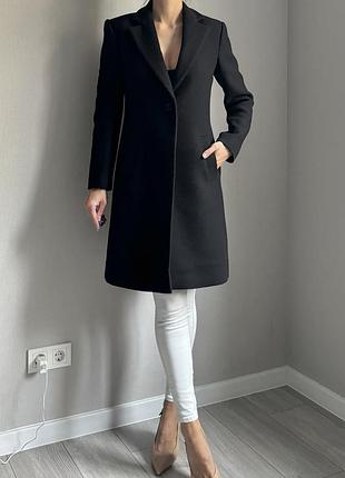Чорне пальто zara в розмірі s, на гудзику, до коліна, ідеальний стан