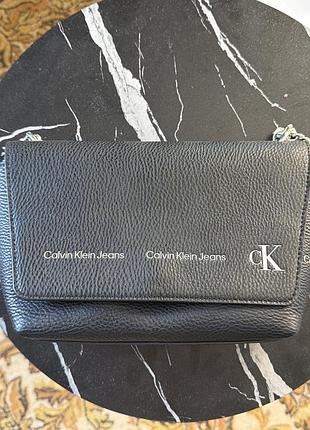 Сумка жіноча calvin klein jeans чорна зі шкірозамінника