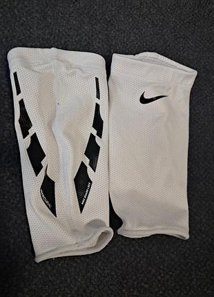 Белые держатели щитков nike guard lock elite sleeve