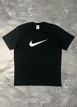 Футболка чоловіча nike big swoosh чорна