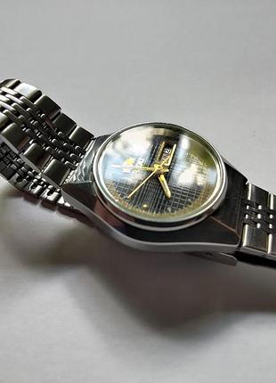 Годинник жіночі orient crystal 21 jewels, вінтажні, з чорним циферблатом та сталевим браслетом