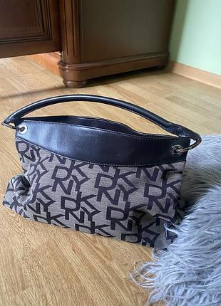 Сумка для жінок dkny чорна з логотипом