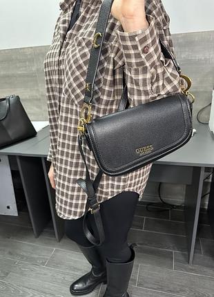 Крос-боді жіноча guess чорна з широким ременем