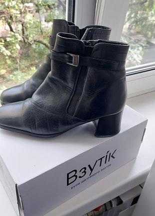 Продамо ботинки