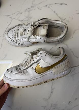 Кросівки жіночі nike air force 1 білі із золотим