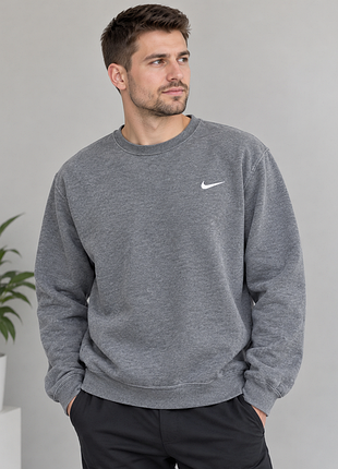 Утеплений світшот nike сірого кольору в гарному стані.