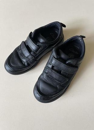 Шкіряні кросівки clarks чорні кросівки зі шкіри кросівки на липучці