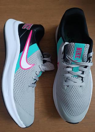 Мультикольорові кросівки nike - стильні, зручні
розмір - 38.
в'єтнам.
довжина вустілки від краю до краю - 25см
на стопу - 24-24,5см
в ідеальному стані