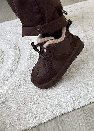 Зимові черевики для дівчинки