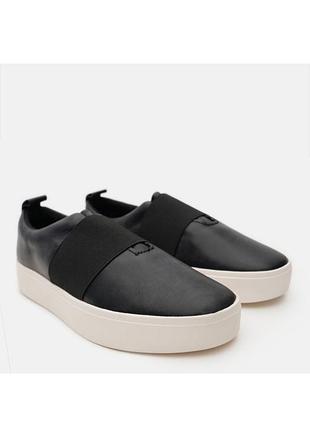 Женские слипоны stradivarius 23.4 см черные 36 р. черно белые кеды, черно белые кроссовки