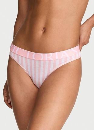 Трусики тонг victoria's secret с логотипом