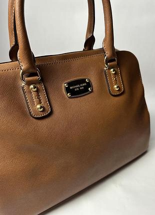 Шкіряна обьемна сумка на/ в руку michael kors