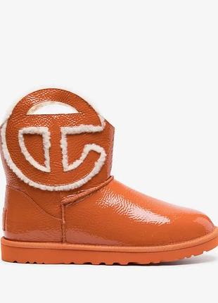 Мінісапоги ugg x telfar logo mini crinkle у фірмовому помаранчевому забарвленні spicy pumpkin. розмір:39;41