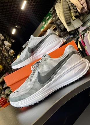 Кросівки чоловічі ( оригінал) nike revolution 8  hj9198 004