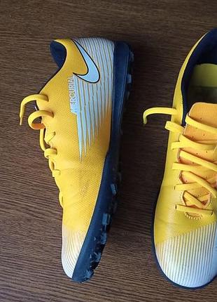 Кросівки бутси / сороконіжкі nike