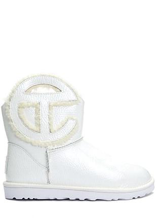 Короткі уггі з колаборації ugg x telfar (модель ugg x telfar logo mini crinkle у білому кольорі.розмір:40