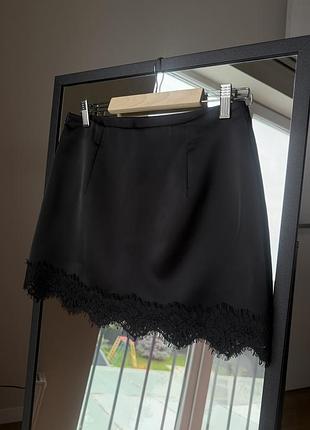 Міні-спідниця жіноча zara чорна шовкова з мереживом, розмір s