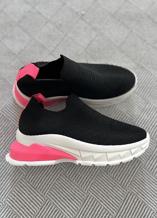 Нові кросівки жіночі bata чорні, рожеві, розмір 35-36