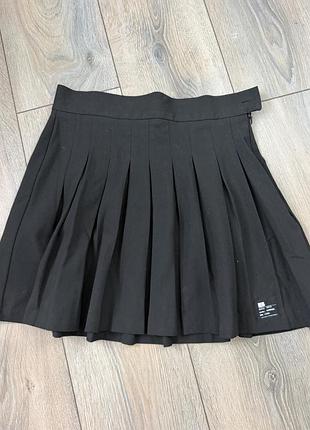 Міні-спідниця жіноча bershka плісе чорна