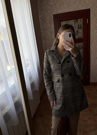 Пальто жіноче у клітинку