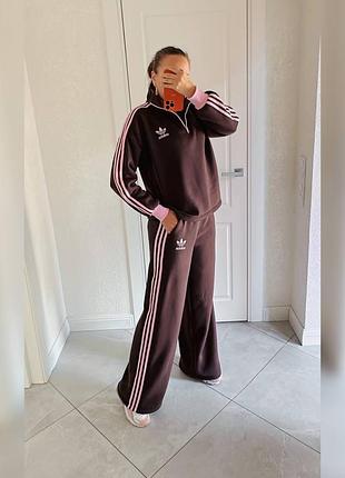 Женский спортивный костюм