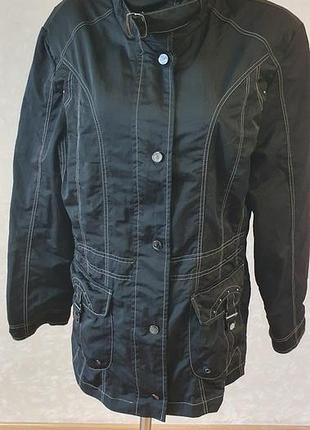 Чорна куртка вітровка gelco outdoor з контрастною строчкою та ремінцем (eur 38 / m-l)
