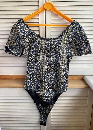 Хлопковый женский боди с цветочным орнаментом