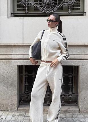 Жіночий спортивний костюм adidas бежевий