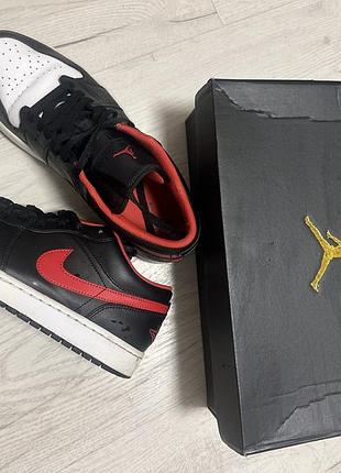 Кросівки чоловічі nike jordan чорно-червоні