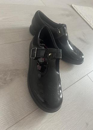 Туфлі дитячі clarks чорні лаковані 4