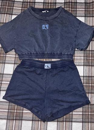 Жіночий костюм calvin klein