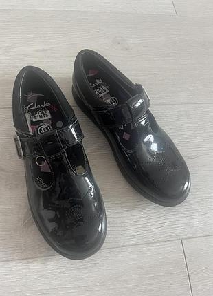 Туфлі дитячі clarks чорні лаковані 3