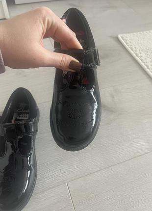 Туфлі дитячі clarks чорні лаковані 9