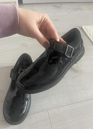 Туфлі дитячі clarks чорні лаковані 8
