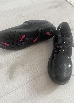 Туфлі дитячі clarks чорні лаковані 7