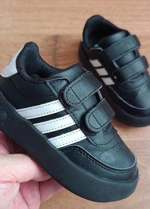Оригинальные adidas р25 длина стельки по факту 15.5см