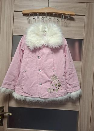 Нежно розовая вельветовая куртка h&amp;m с вышивкой и мехом (размер 116, 5-6 лет)
