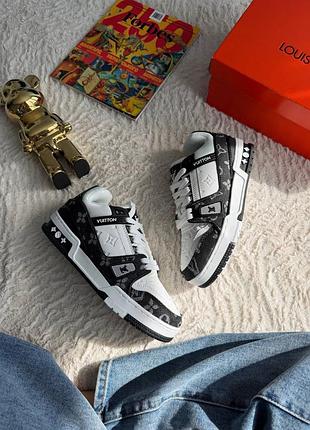 Louis vuitton trainer white black