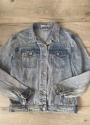 Джинсова куртка світло-блакитного кольору з вареним ефектом (acid wash) від бренду george.