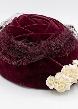 Винтажный бархатистый шляпка таблетка с вуалью и цветами made in england 60s бордовая ретро шляпка